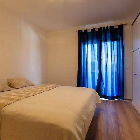 Apartment Mirela Vrbnik (Primorje-Gorski Kotar)