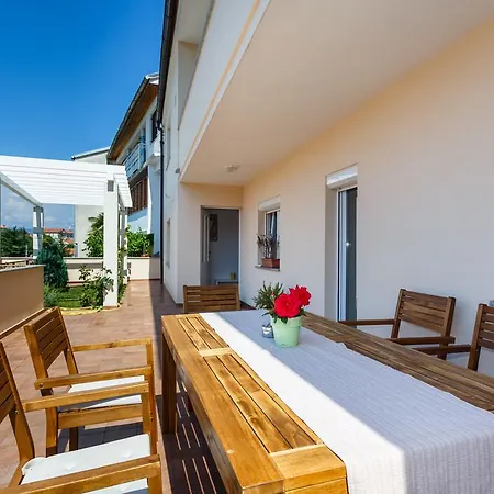 Apartment Mirela *