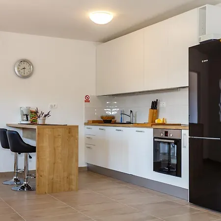 Mirela Apartment