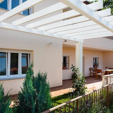Mirela Apartment *