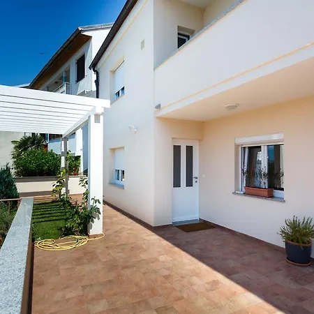 Mirela Apartment Vrbnik (Primorje-Gorski Kotar)